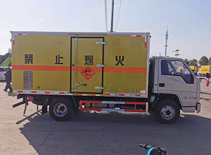 丰城爆破器材运输车技术升级与安全合规新趋势